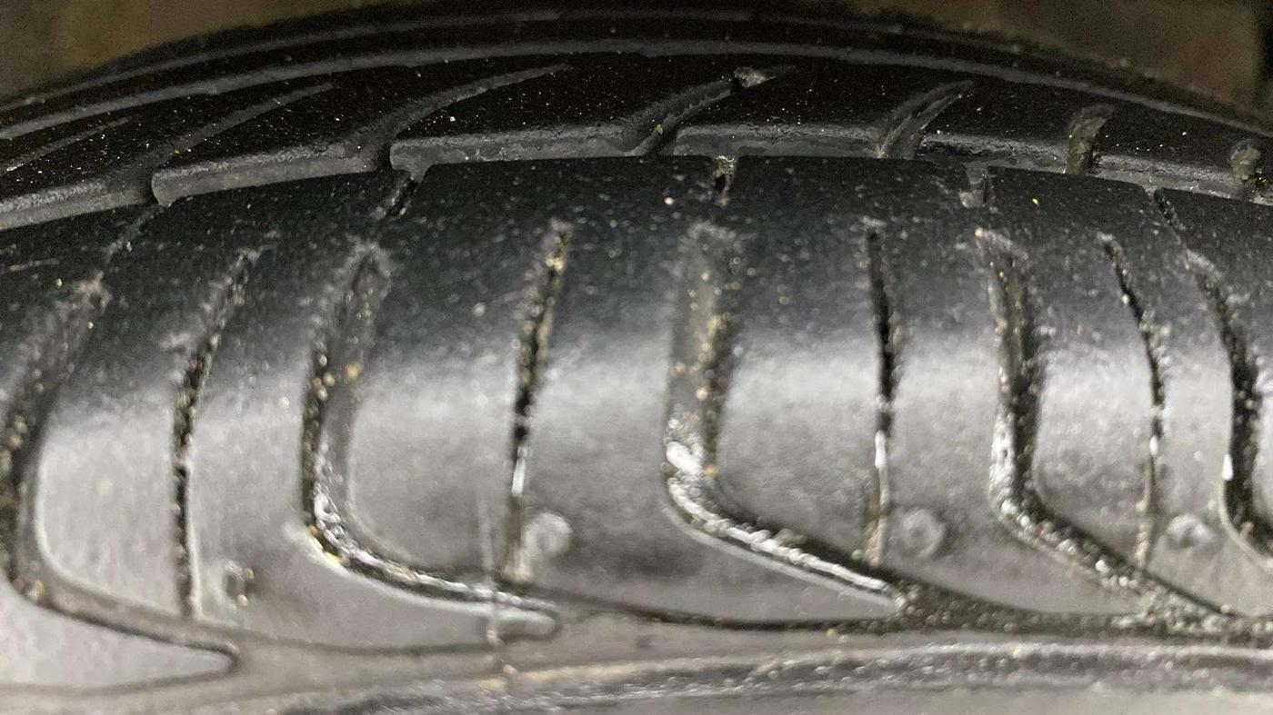 2014 Hyundai Eon ERA +, Petrol, Manual, 55,063 km, Right Front Tyre Tread