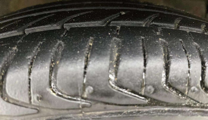 2014 Hyundai Eon ERA +, Petrol, Manual, 54,859 km, Right Front Tyre Tread