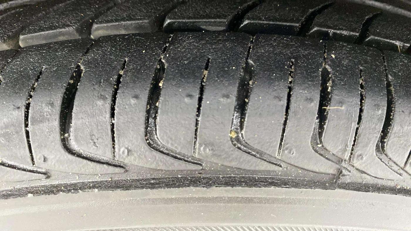 2014 Hyundai Eon ERA +, Petrol, Manual, 55,063 km, Left Rear Tyre Tread