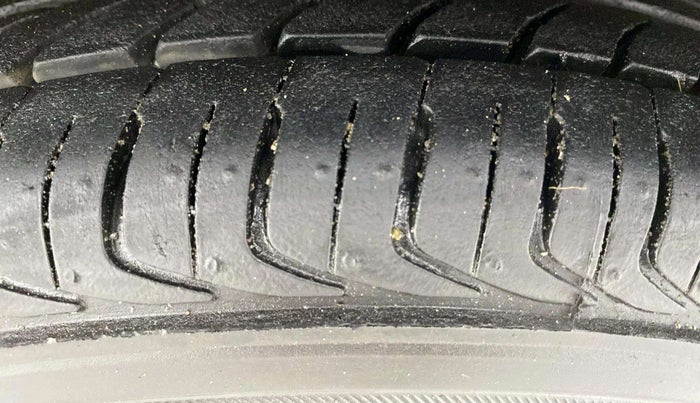 2014 Hyundai Eon ERA +, Petrol, Manual, 54,859 km, Left Rear Tyre Tread