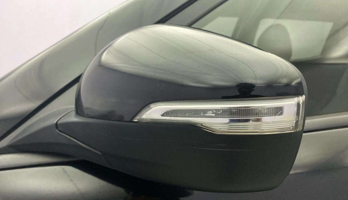 2020 Mahindra XUV300 W8 (O) 1.5 DIESEL, Diesel, Manual, 95,875 km, Left rear-view mirror - Indicator light has minor damage