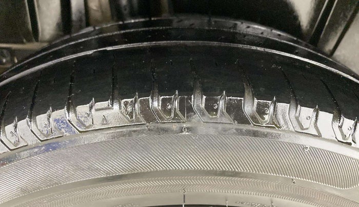 2021 Maruti XL6 ZETA MT, Petrol, Manual, 50,161 km, Right Rear Tyre Tread