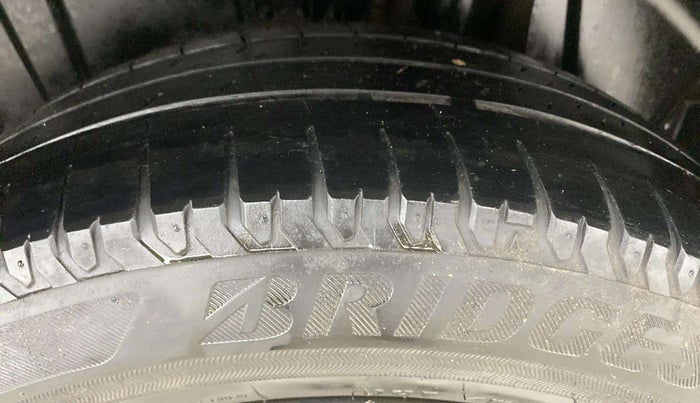 2021 Maruti XL6 ZETA MT, Petrol, Manual, 50,161 km, Left Rear Tyre Tread