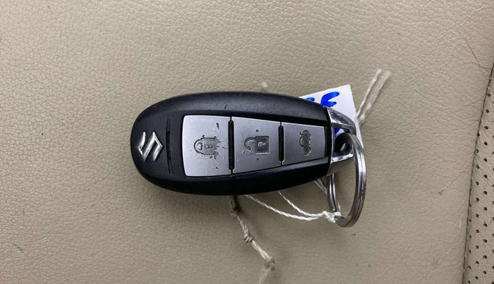 2019 Maruti Ciaz ALPHA  AT 1.5 SHVS PETROL, Petrol, Automatic, 34,968 km, Key Close Up