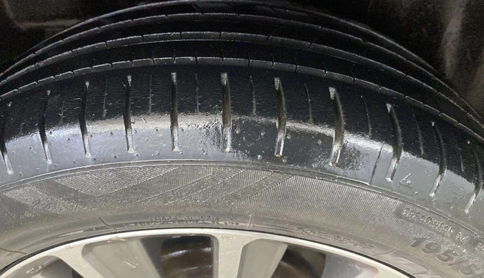 2019 Maruti Ciaz ALPHA  AT 1.5 SHVS PETROL, Petrol, Automatic, 34,968 km, Left Front Tyre Tread