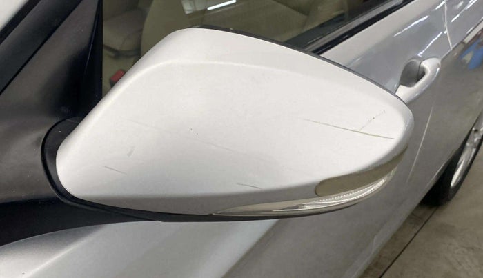 2013 Hyundai Verna FLUIDIC 1.6 VTVT SX, Petrol, Manual, 55,365 km, Left rear-view mirror - Folding motor not working