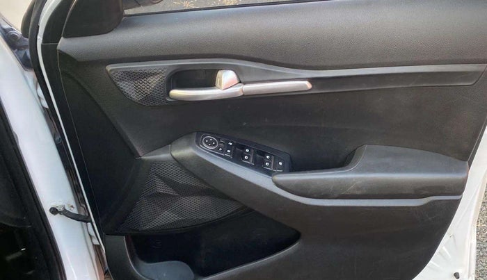 2019 KIA SELTOS HTK PLUS 1.5, Petrol, Manual, 75,329 km, Driver Side Door Panels Control