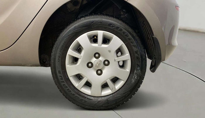 2014 Hyundai i20 MAGNA (O) 1.2, Petrol, Manual, 1,02,936 km, Left Rear Wheel