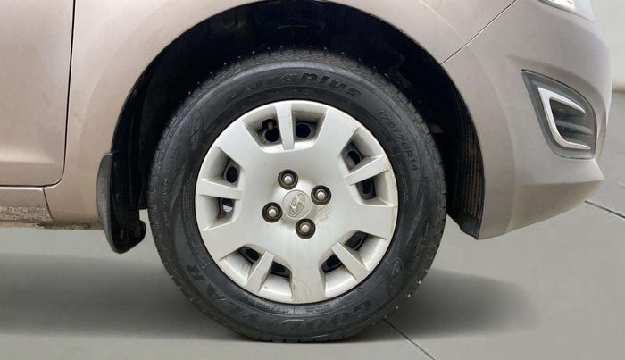 2014 Hyundai i20 MAGNA (O) 1.2, Petrol, Manual, 1,02,936 km, Right Front Wheel