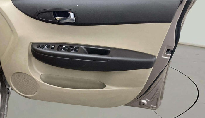 2014 Hyundai i20 MAGNA (O) 1.2, Petrol, Manual, 1,02,936 km, Driver Side Door Panels Control