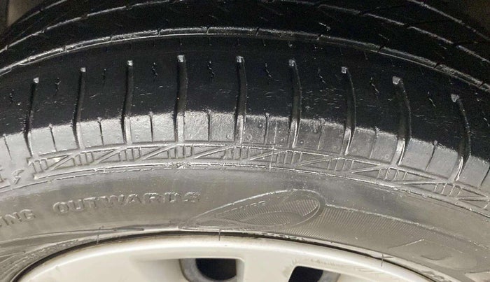 2014 Hyundai i20 MAGNA (O) 1.2, Petrol, Manual, 1,02,936 km, Left Rear Tyre Tread