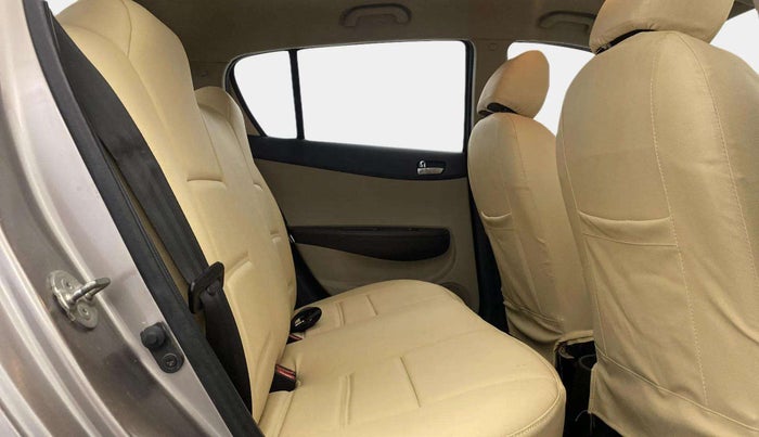 2014 Hyundai i20 MAGNA (O) 1.2, Petrol, Manual, 1,02,936 km, Right Side Rear Door Cabin