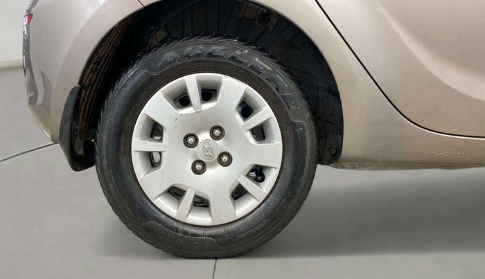2014 Hyundai i20 MAGNA (O) 1.2, Petrol, Manual, 1,02,936 km, Right Rear Wheel