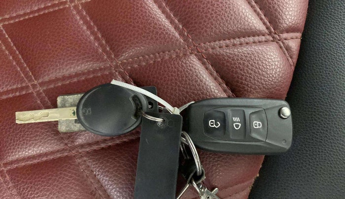 2020 Tata Tiago XT PETROL, CNG, Manual, 45,419 km, Key Close Up
