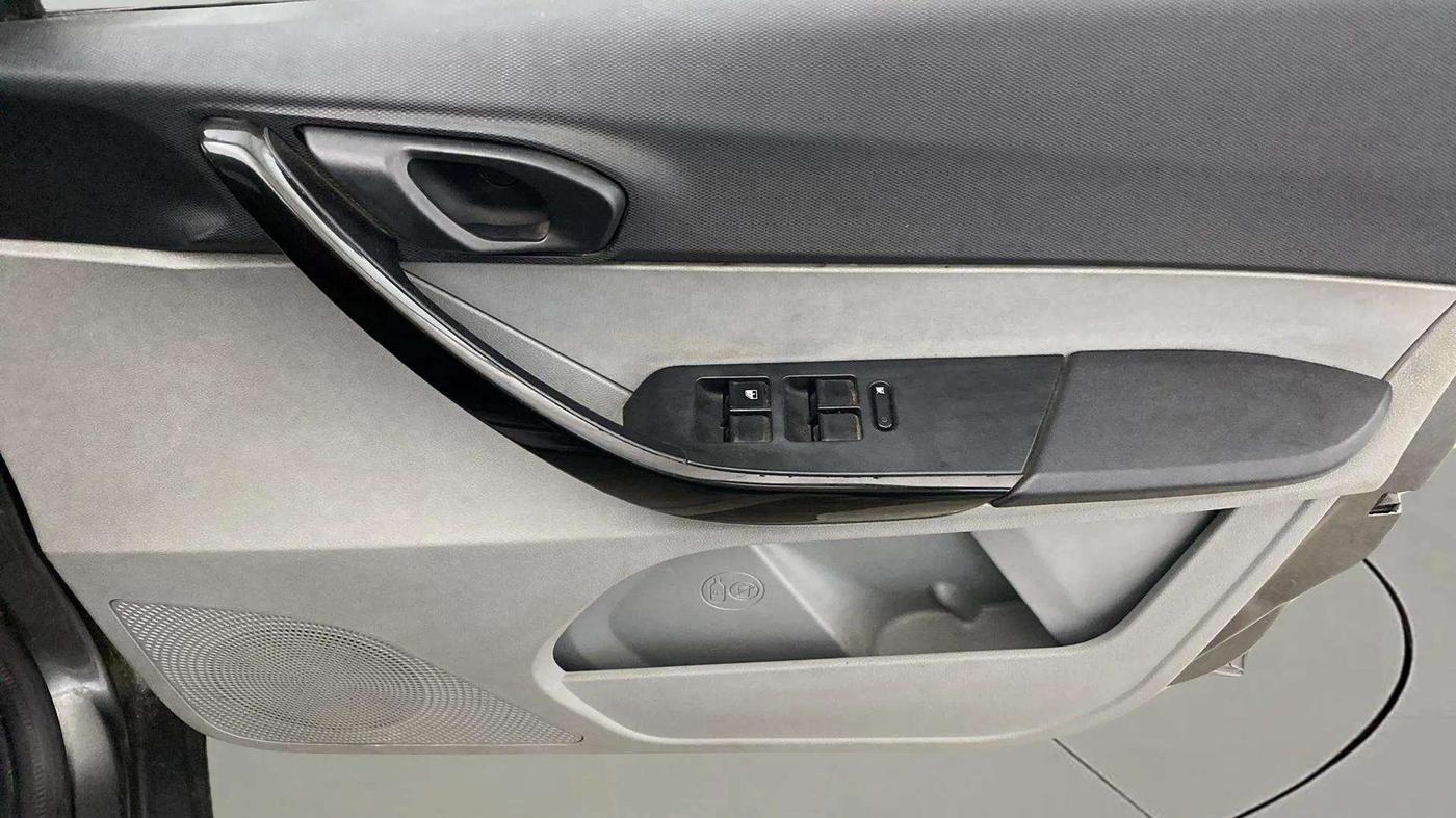 2020 Tata Tiago XT PETROL, CNG, Manual, 45,566 km, Driver Side Door Panels Control