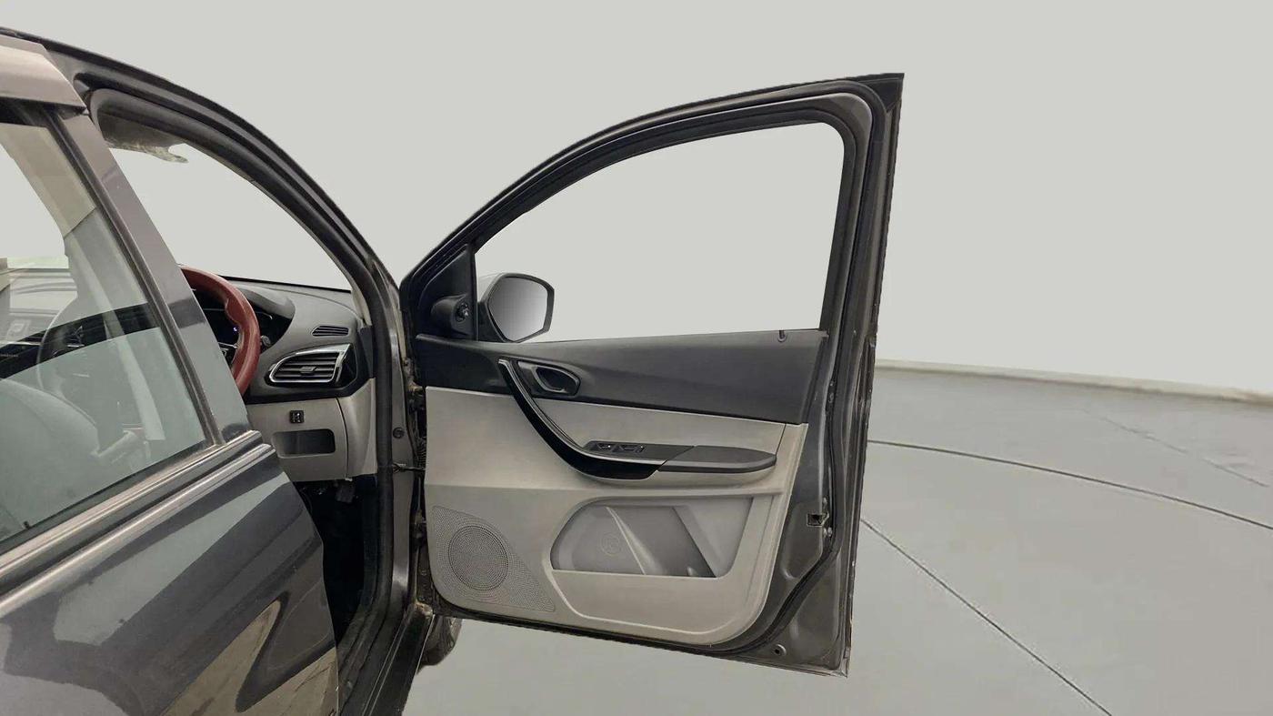 2020 Tata Tiago XT PETROL, CNG, Manual, 45,566 km, RHS Front Door
