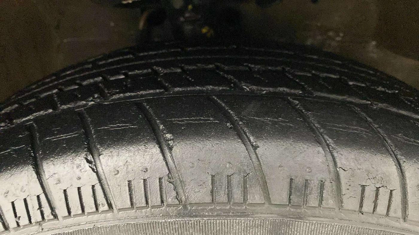 2015 Maruti Ritz ZXI, Petrol, Manual, 40,535 km, Right Front Tyre Tread