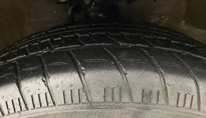 2015 Maruti Ritz ZXI, Petrol, Manual, 40,500 km, Right Front Tyre Tread