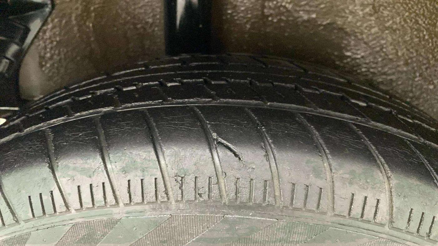 2015 Maruti Ritz ZXI, Petrol, Manual, 40,535 km, Right Rear Tyre Tread