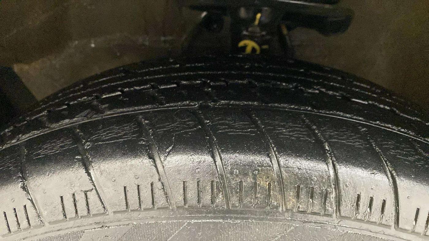 2015 Maruti Ritz ZXI, Petrol, Manual, 40,535 km, Left Front Tyre Tread