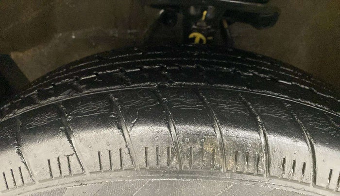 2015 Maruti Ritz ZXI, Petrol, Manual, 40,500 km, Left Front Tyre Tread