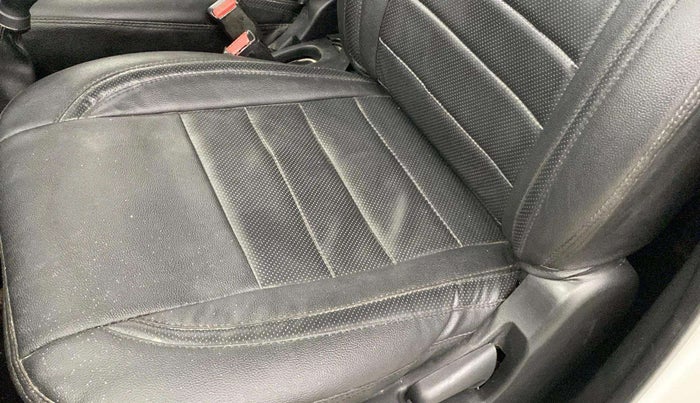 2018 Maruti Wagon R 1.0 LXI CNG, CNG, Manual, 61,557 km, Front left seat (passenger seat) - Seat side trim has minor damage