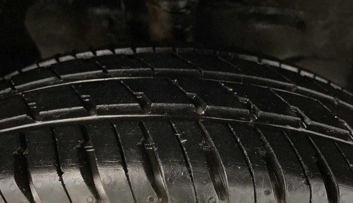 2018 Maruti Wagon R 1.0 LXI CNG, CNG, Manual, 61,557 km, Right Front Tyre Tread