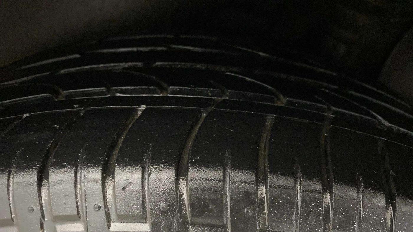 2018 Hyundai Creta SX PLUS AT 1.6 PETROL, Petrol, Automatic, 30,235 km, Left Rear Tyre Tread
