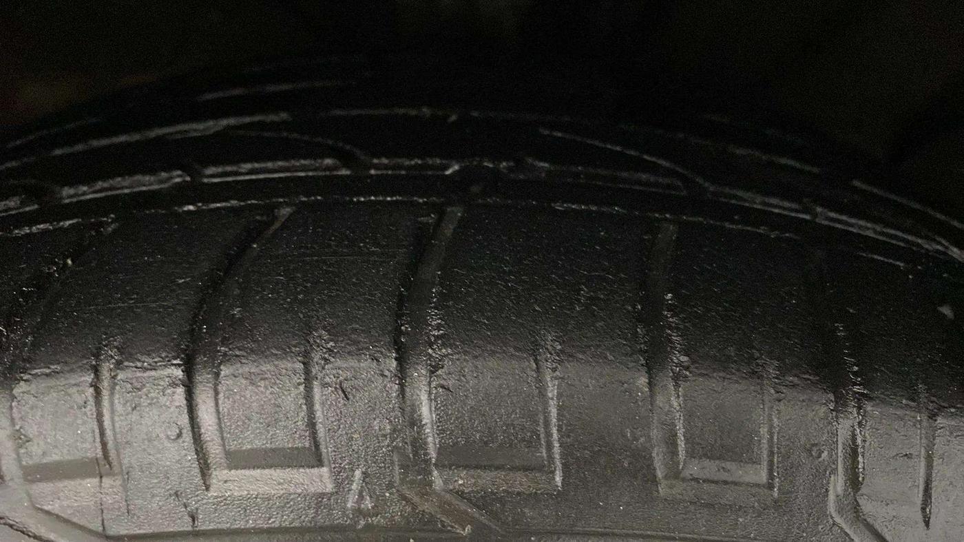 2018 Hyundai Creta SX PLUS AT 1.6 PETROL, Petrol, Automatic, 30,235 km, Right Front Tyre Tread