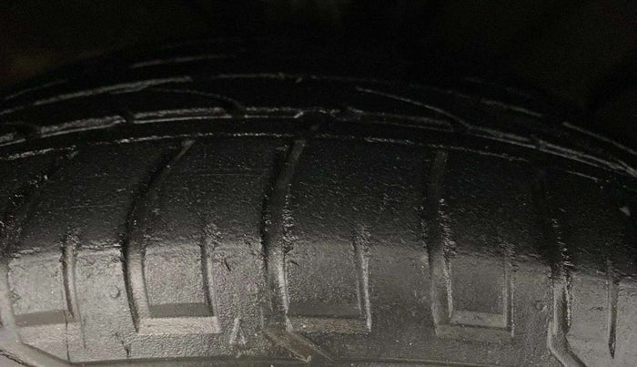 2018 Hyundai Creta SX PLUS AT 1.6 PETROL, Petrol, Automatic, 30,079 km, Right Front Tyre Tread