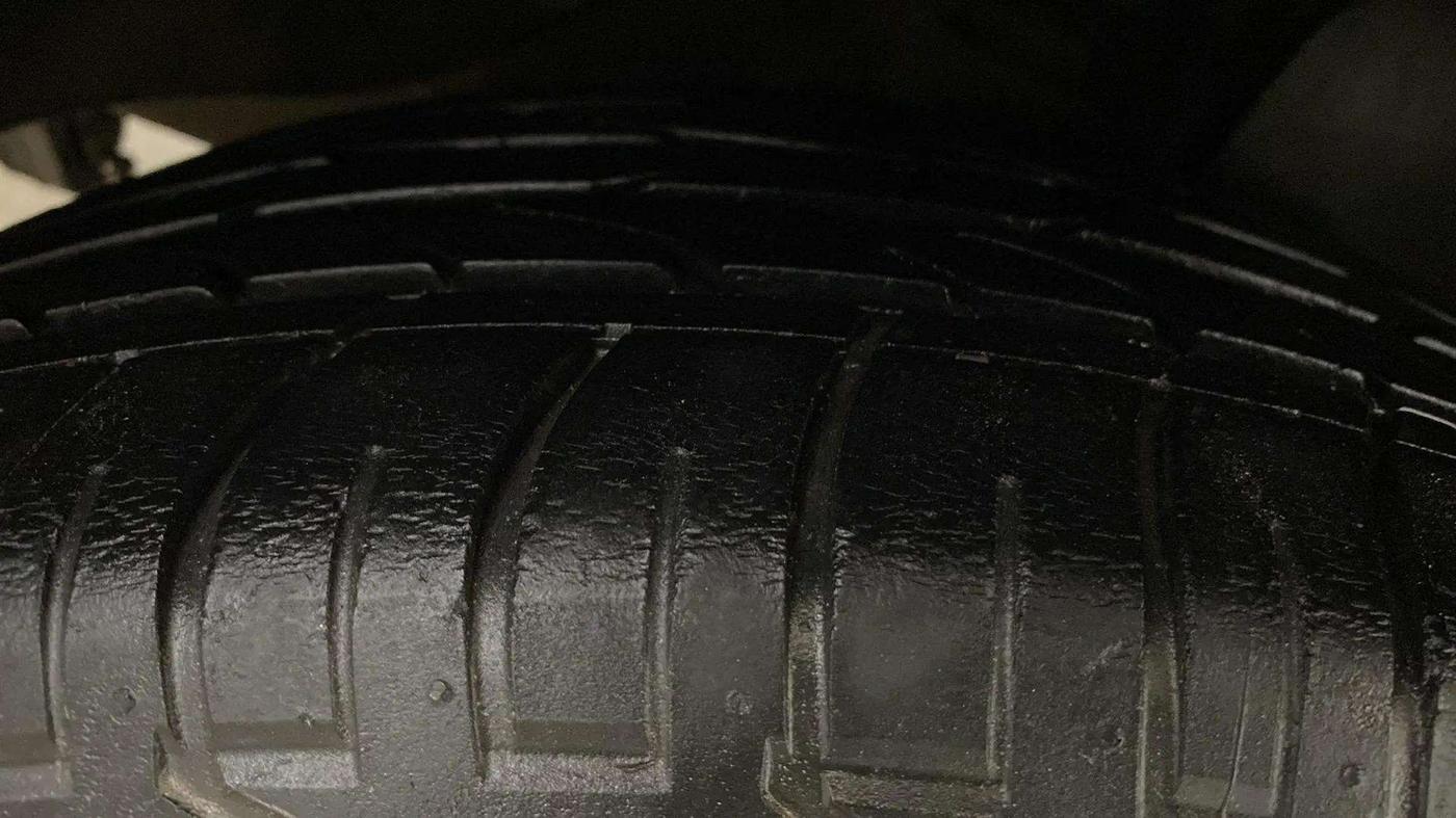 2018 Hyundai Creta SX PLUS AT 1.6 PETROL, Petrol, Automatic, 30,235 km, Right Rear Tyre Tread