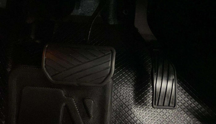 2023 Maruti Grand Vitara ZETA SMART HYBRID AT, Petrol, Automatic, 33,134 km, Pedals