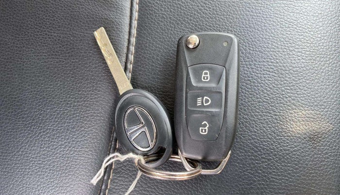 2022 Tata NEXON XM PETROL, Petrol, Manual, 11,398 km, Key Close Up