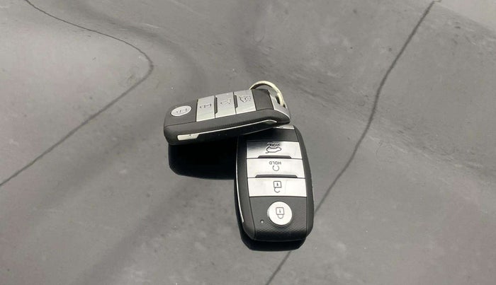 2022 KIA SONET HTX 1.0 IMT, Petrol, Manual, 40,057 km, Key Close Up