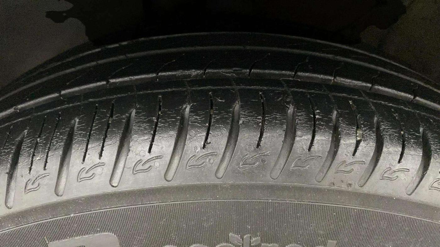 2022 KIA SONET HTX 1.0 IMT, Petrol, Manual, 40,057 km, Left Front Tyre Tread