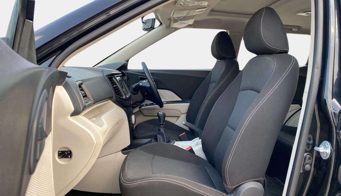 2023 Mahindra XUV300 W4 1.2 PETROL, Petrol, Manual, 21,676 km, Right Side Front Door Cabin
