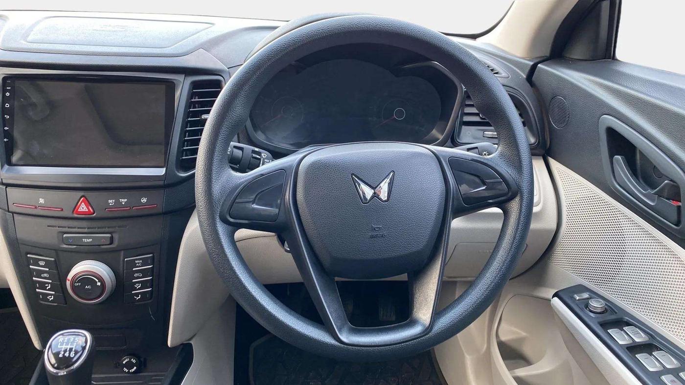 2023 Mahindra XUV300 W4 1.2 PETROL, Petrol, Manual, 21,676 km, Steering Wheel Close Up