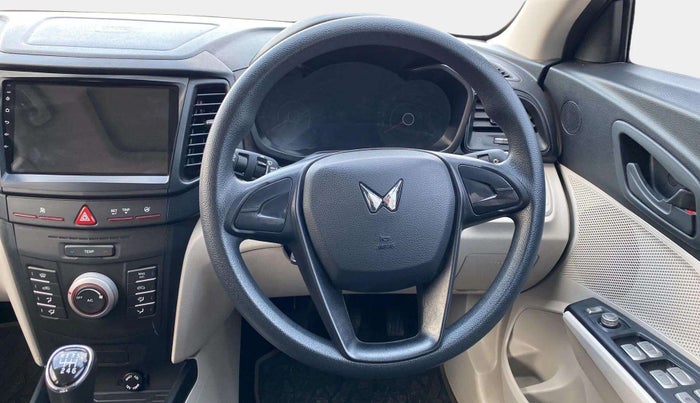 2023 Mahindra XUV300 W4 1.2 PETROL, Petrol, Manual, 21,676 km, Steering Wheel Close Up