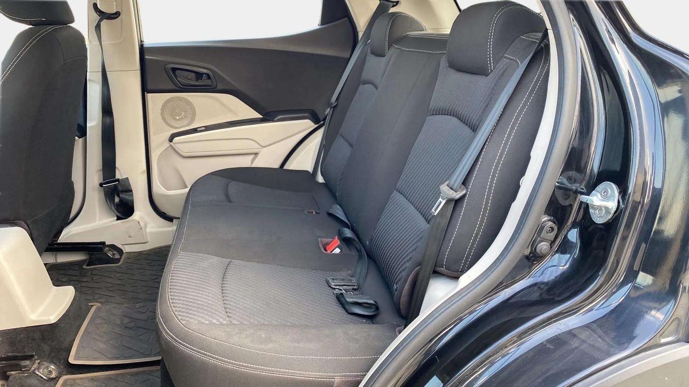 2023 Mahindra XUV300 W4 1.2 PETROL, Petrol, Manual, 21,676 km, Right Side Rear Door Cabin