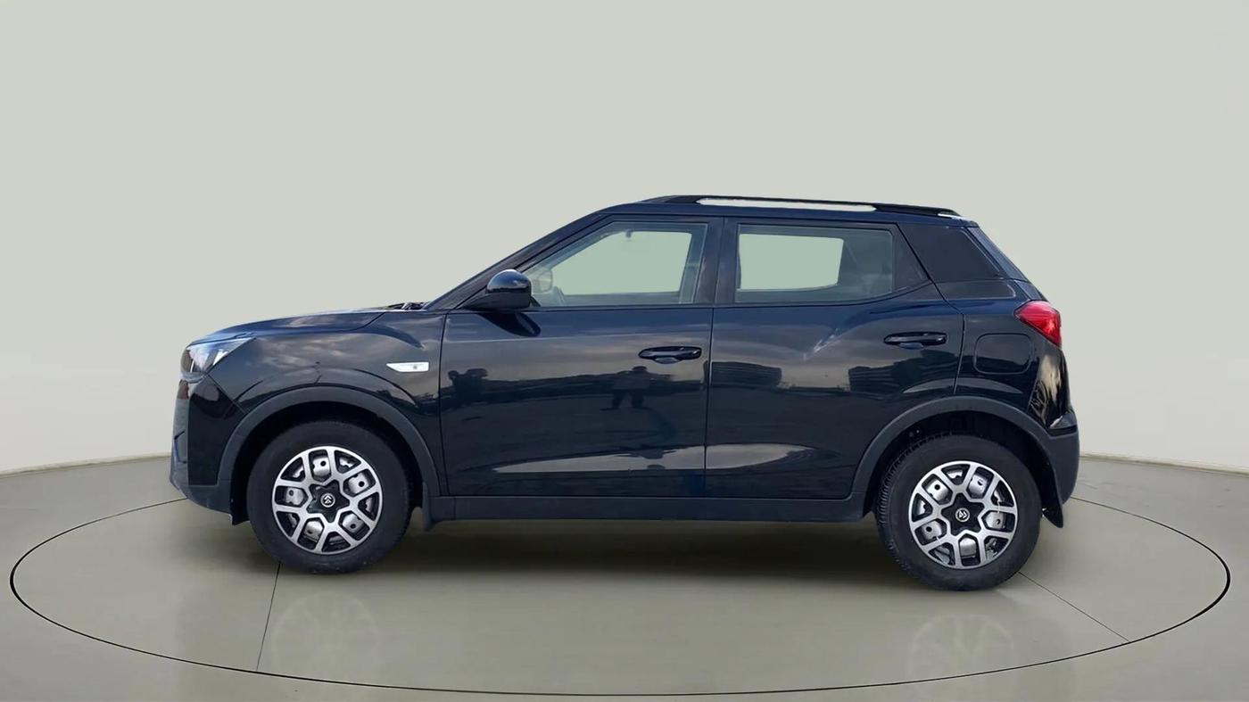 2023 Mahindra XUV300 W4 1.2 PETROL, Petrol, Manual, 21,676 km, Left Side