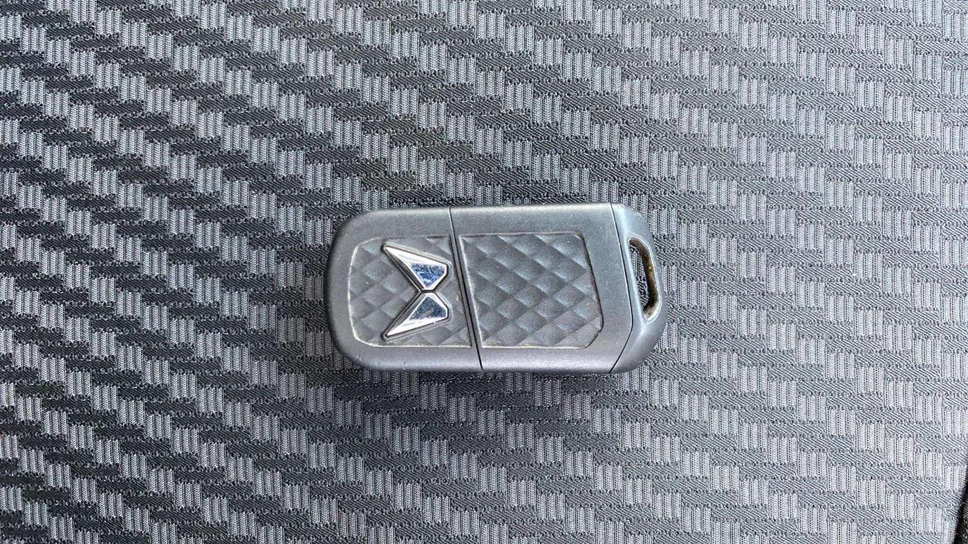 2023 Mahindra XUV300 W4 1.2 PETROL, Petrol, Manual, 21,676 km, Key Close Up