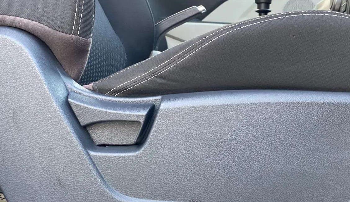 2023 Mahindra XUV300 W4 1.2 PETROL, Petrol, Manual, 21,676 km, Driver Side Adjustment Panel