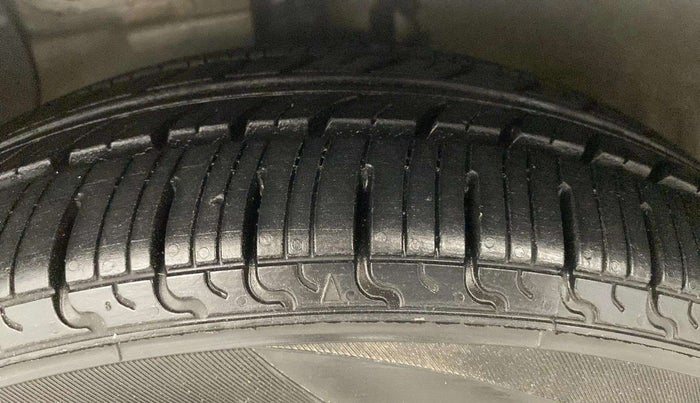 2018 Hyundai Grand i10 SPORTZ 1.2 KAPPA VTVT, Petrol, Manual, 69,905 km, Left Front Tyre Tread