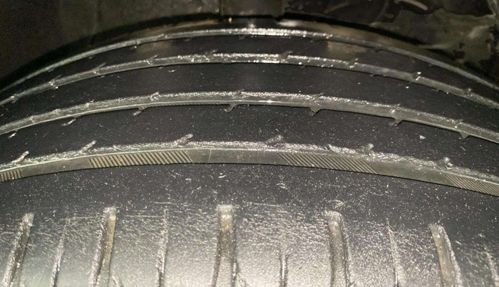 2020 Toyota URBAN CRUISER HIGH GRADE AT, Petrol, Automatic, 43,988 km, Right Front Tyre Tread