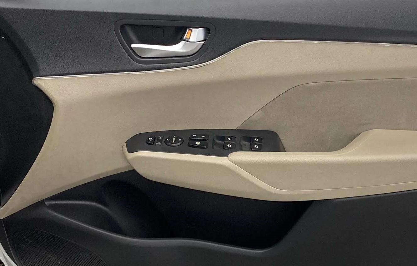 2021 Hyundai Verna SX 1.5 VTVT, Petrol, Manual, 16,857 km, Driver Side Door Panels Control