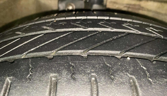 2014 Maruti Celerio VXI AMT, Petrol, Automatic, 82,502 km, Right Front Tyre Tread