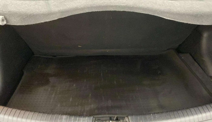 2015 Hyundai Grand i10 ASTA AT 1.2 KAPPA VTVT, Petrol, Automatic, 32,966 km, Boot Inside