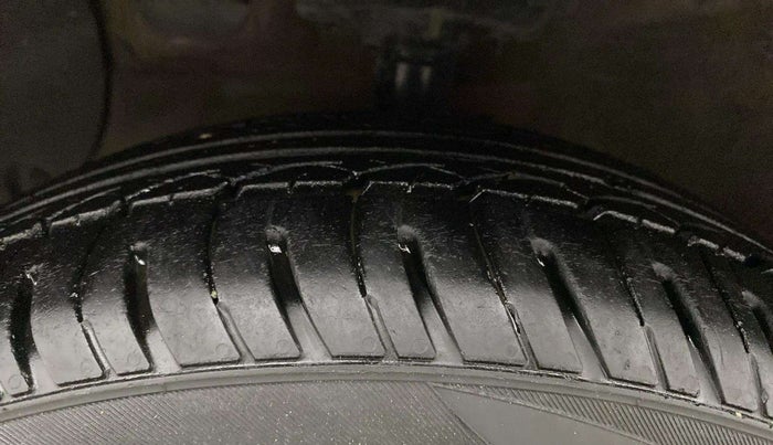 2015 Hyundai Grand i10 ASTA AT 1.2 KAPPA VTVT, Petrol, Automatic, 32,966 km, Left Front Tyre Tread