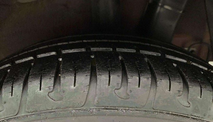 2015 Hyundai Grand i10 ASTA AT 1.2 KAPPA VTVT, Petrol, Automatic, 32,966 km, Left Rear Tyre Tread