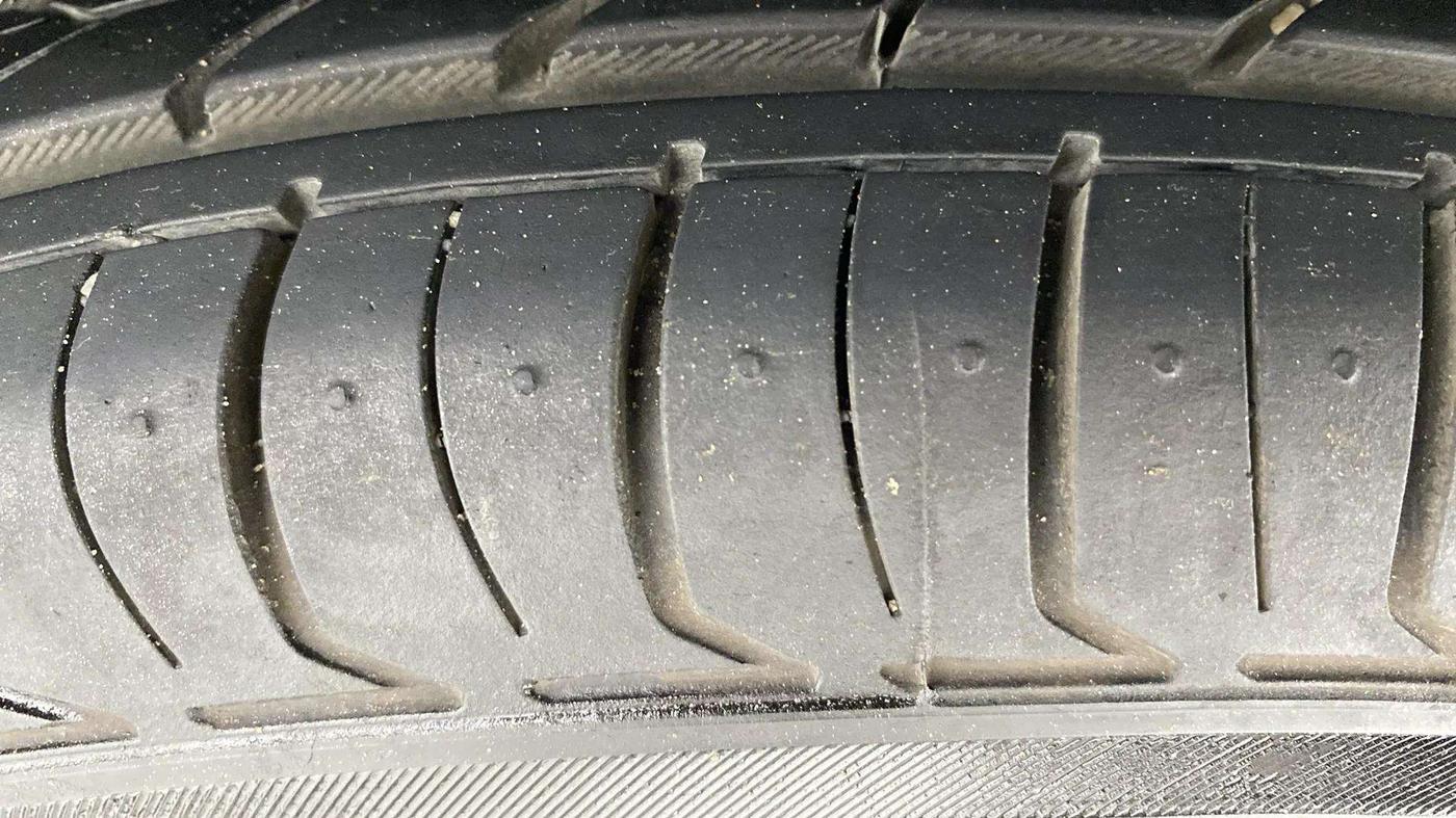 2015 Maruti Swift Dzire VXI, Petrol, Manual, 52,274 km, Left Front Tyre Tread